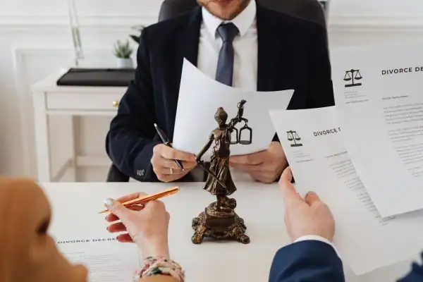 our fees St Albans from EH Mediation - image of couple in joint mediation meeting